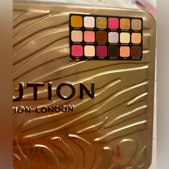 NIB Revolution Makeup Palette - Picture 3 of 16